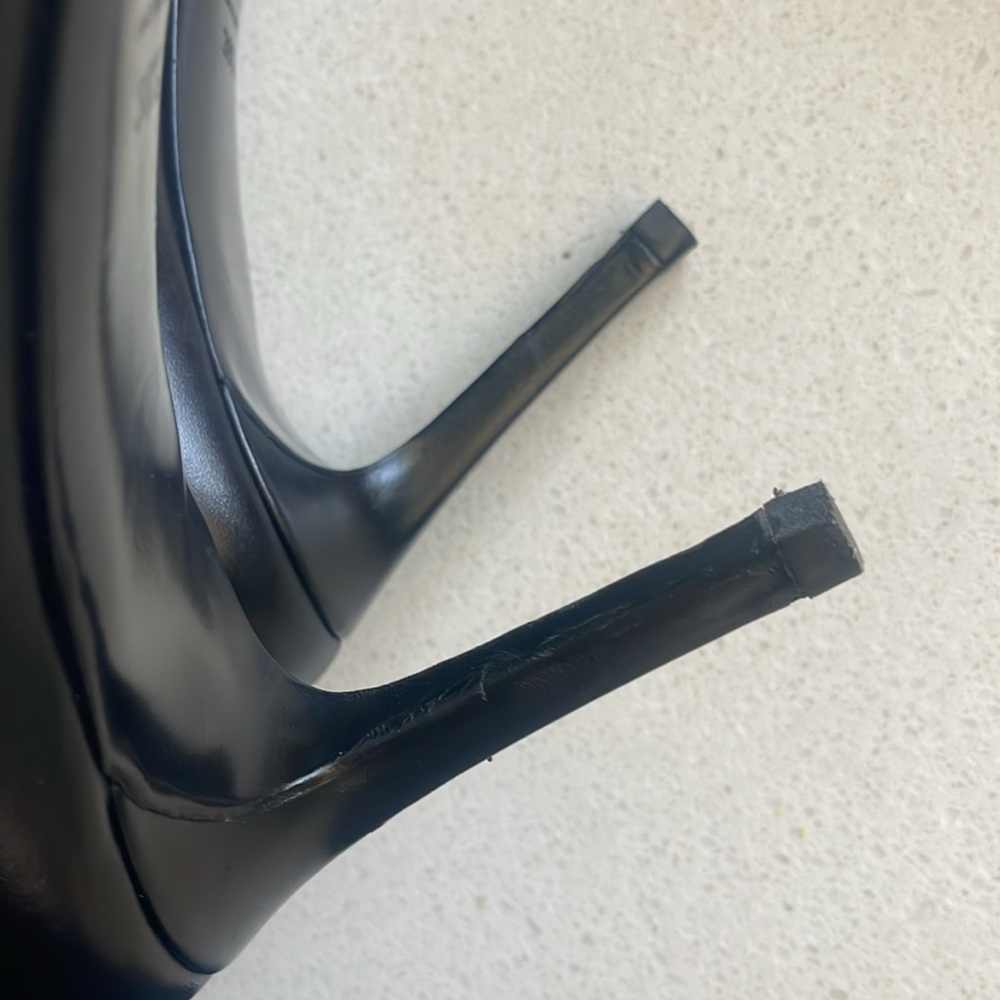Saint Laurent Classic Black Leather Heels - Picture 5 of 9